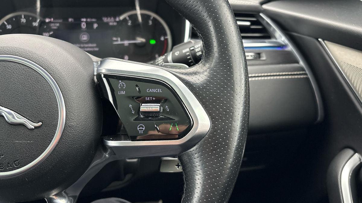 Jaguar F-PACE Image 14