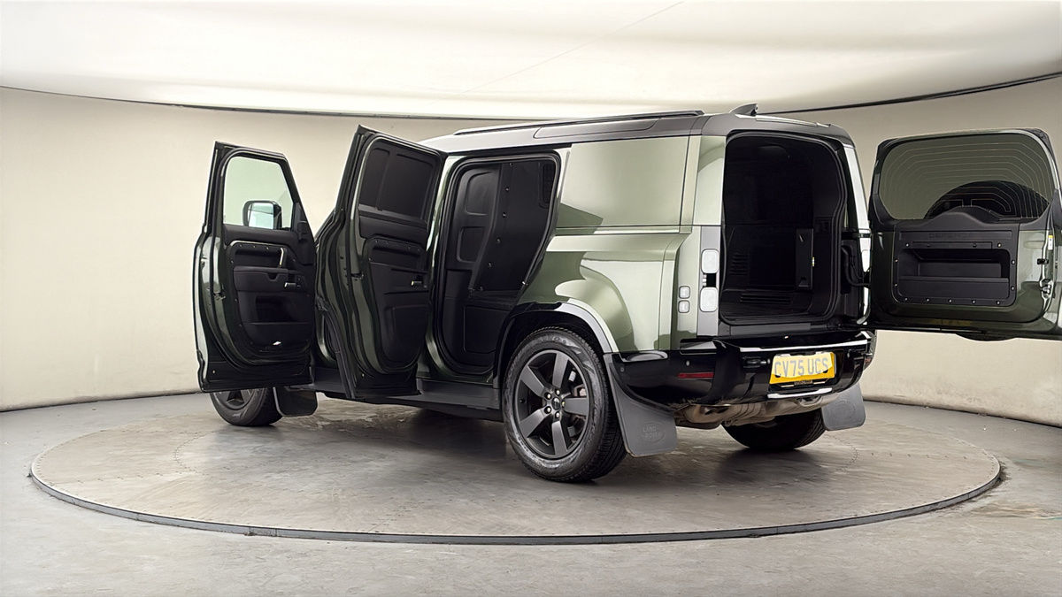 More views of Land Rover Defender 110