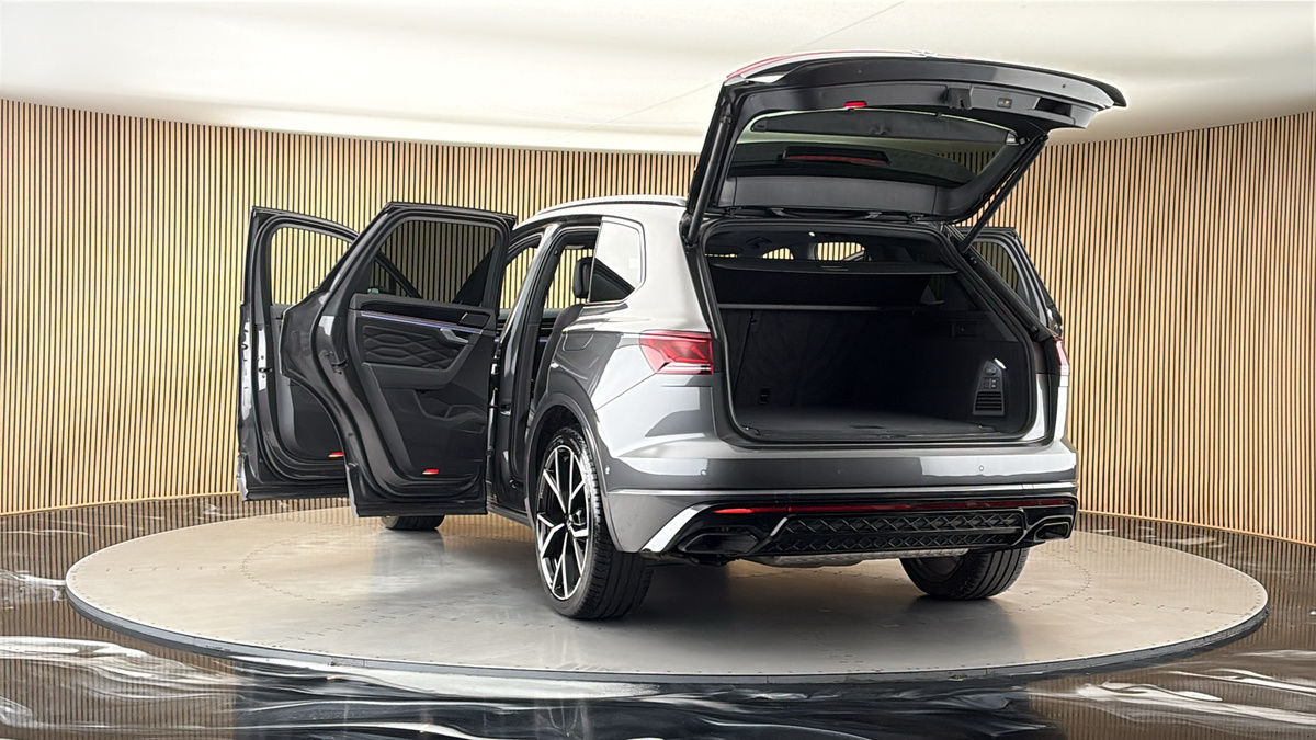 More views of Volkswagen Touareg