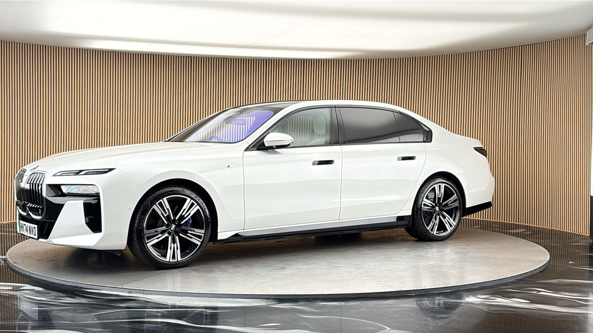 More views of BMW i7