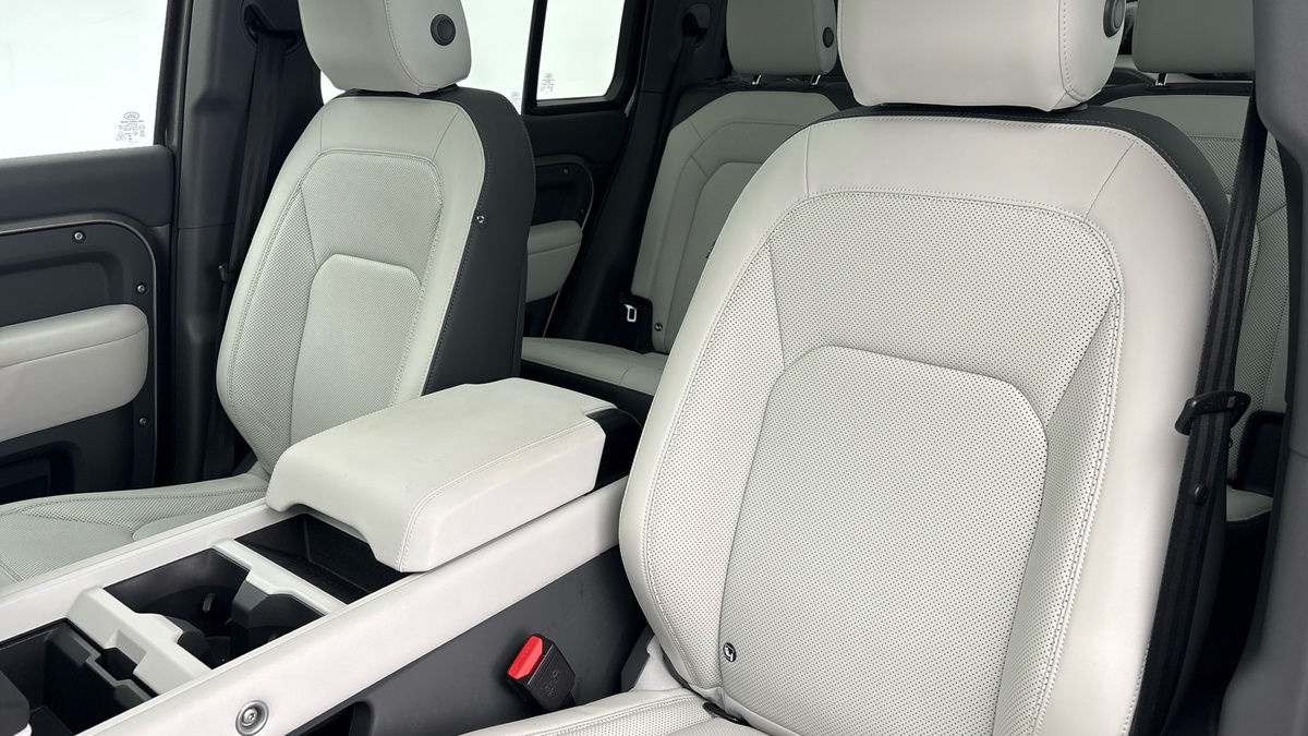 Land Rover Defender 110 Urban Image 7