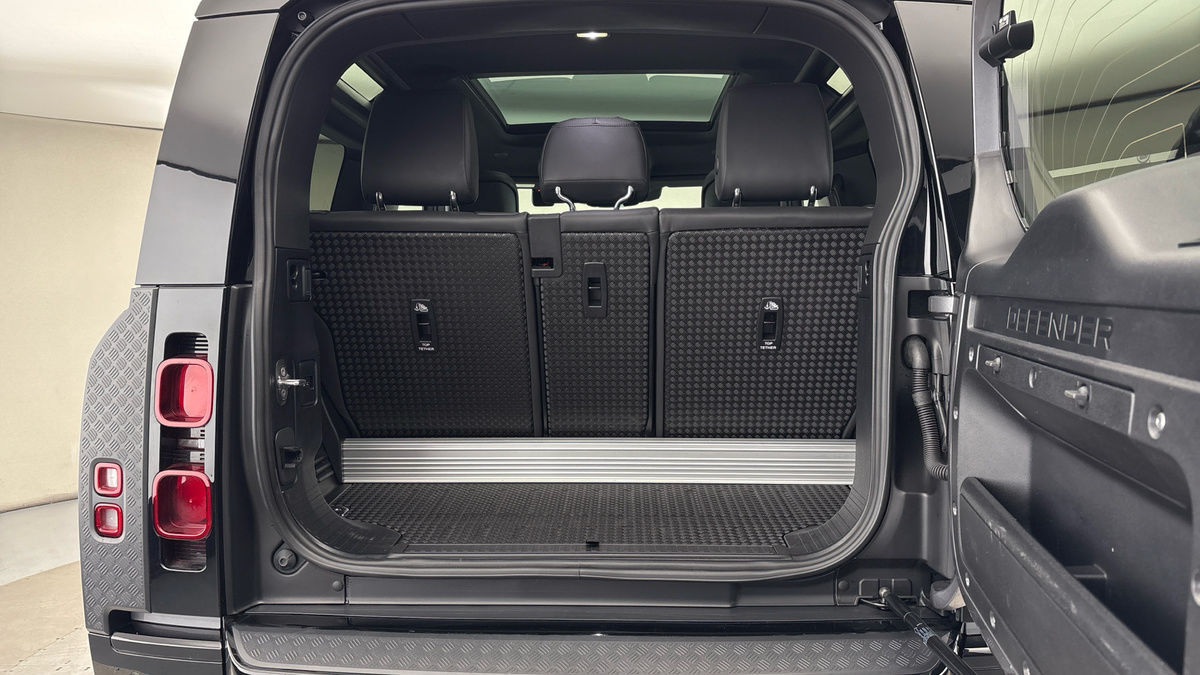 Land Rover Defender 90 Image 11
