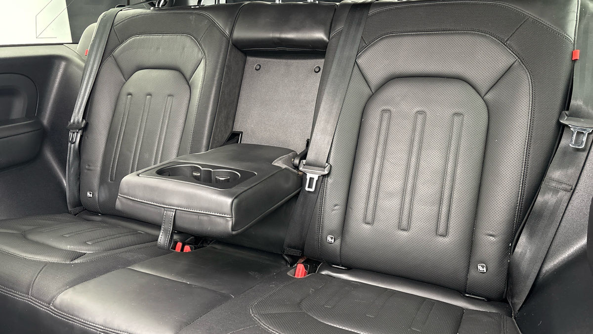 Land Rover Defender 90 Image 9