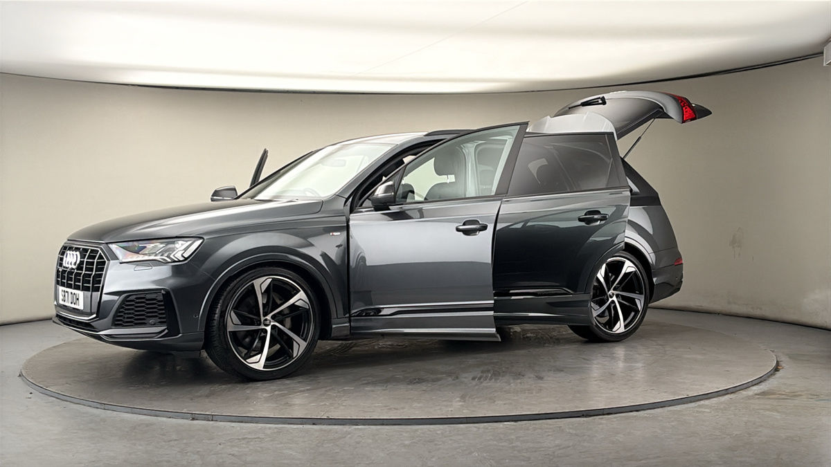 More views of Audi Q7