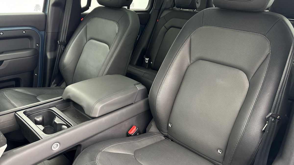 Land Rover Defender 110 Image 7