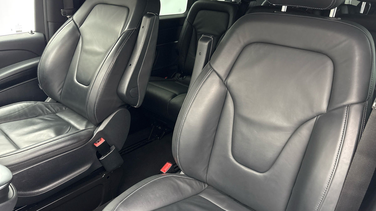 Mercedes-Benz V Class Image 19