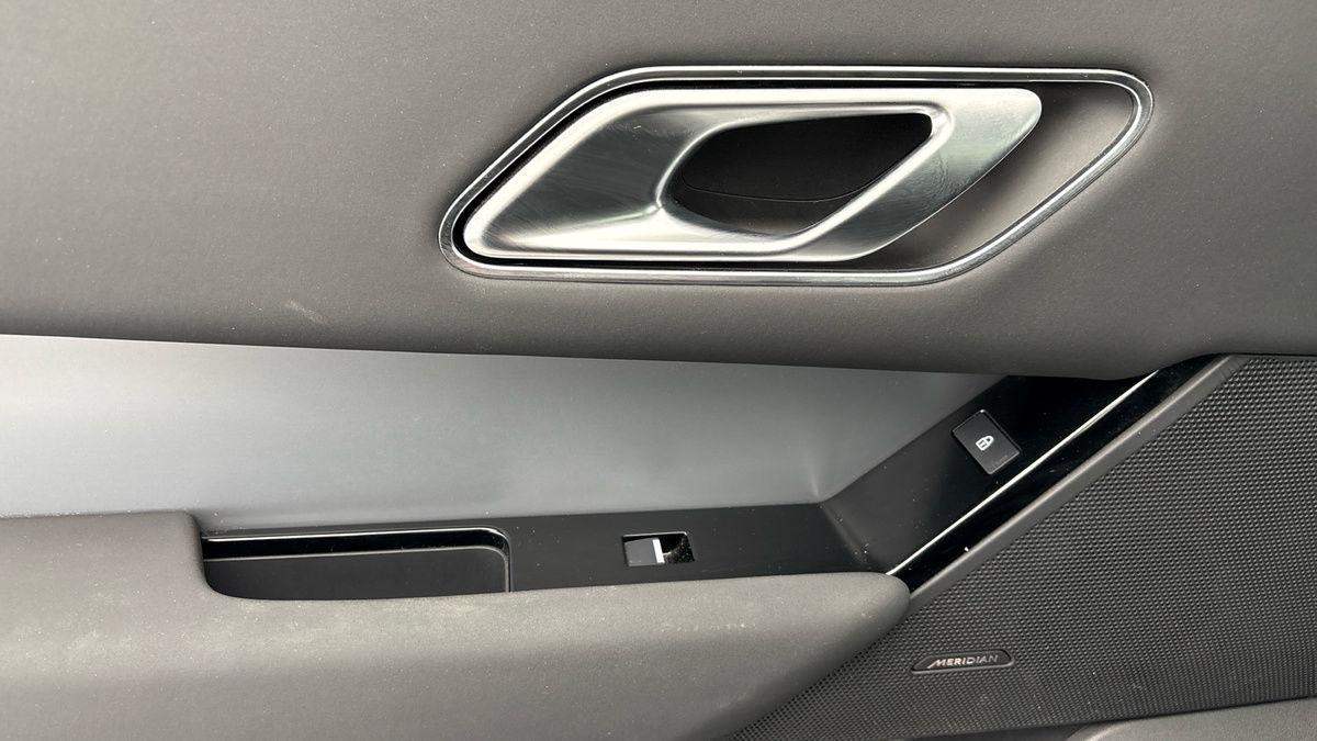 Land Rover Range Rover Velar Image 19