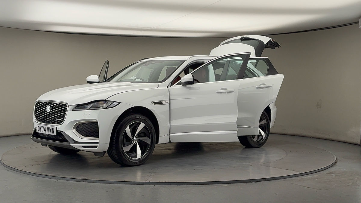 Jaguar F-PACE Image 22
