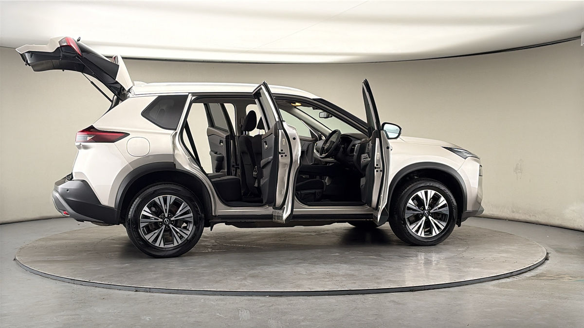 More views of Nissan X-Trail