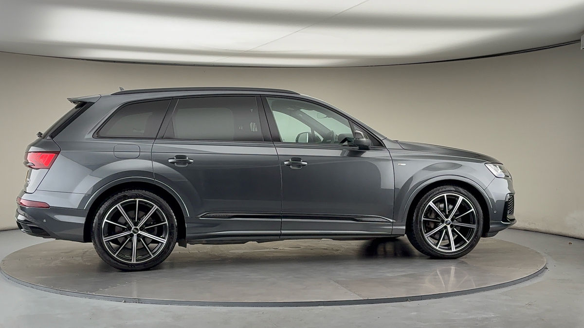 More views of Audi Q7