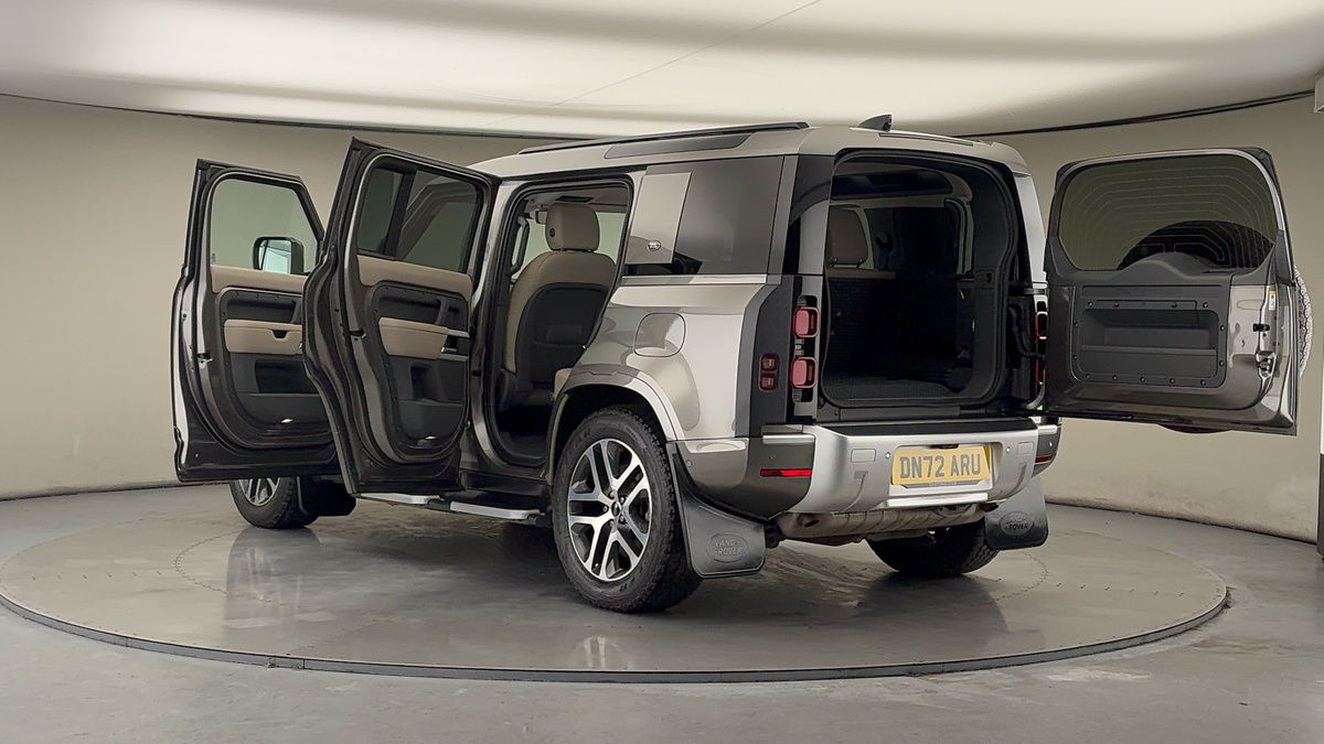 More views of Land Rover Defender 110