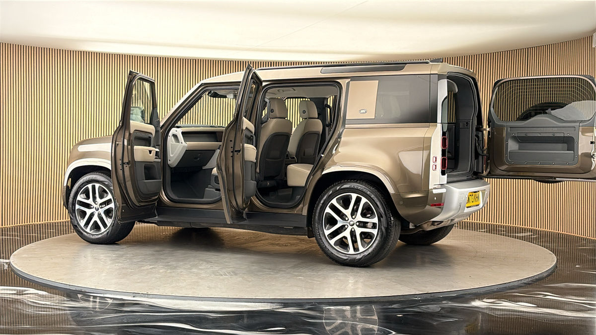 More views of Land Rover Defender 110