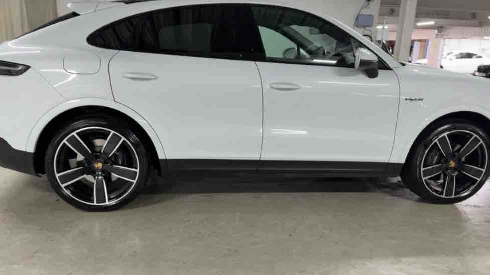 More views of Porsche Cayenne