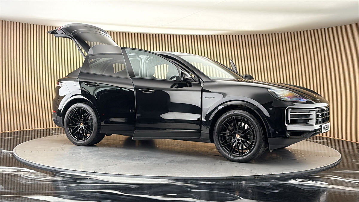 More views of Porsche Cayenne
