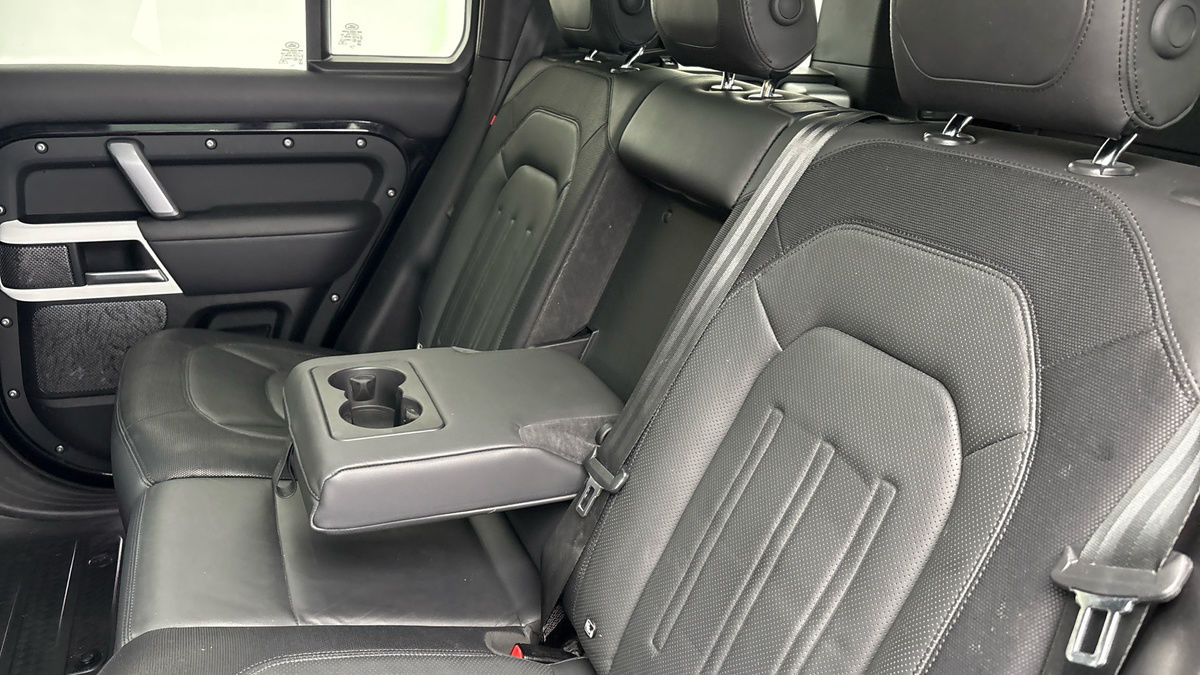 Land Rover Defender 110 Image 9