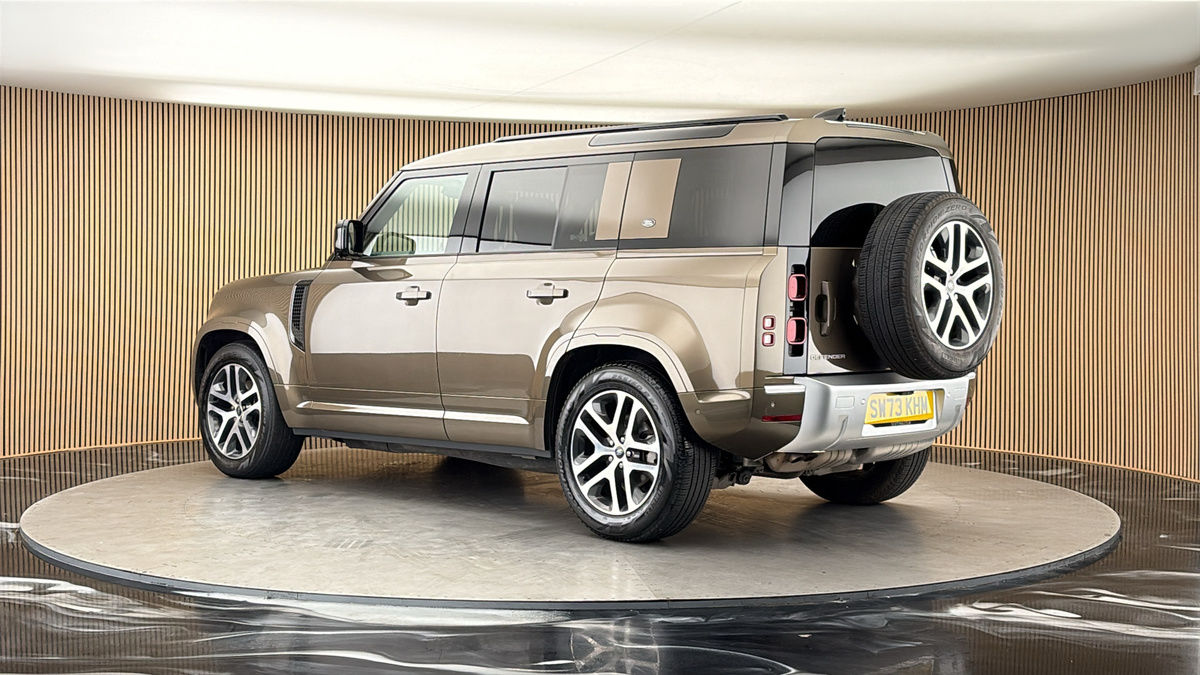 More views of Land Rover Defender 110