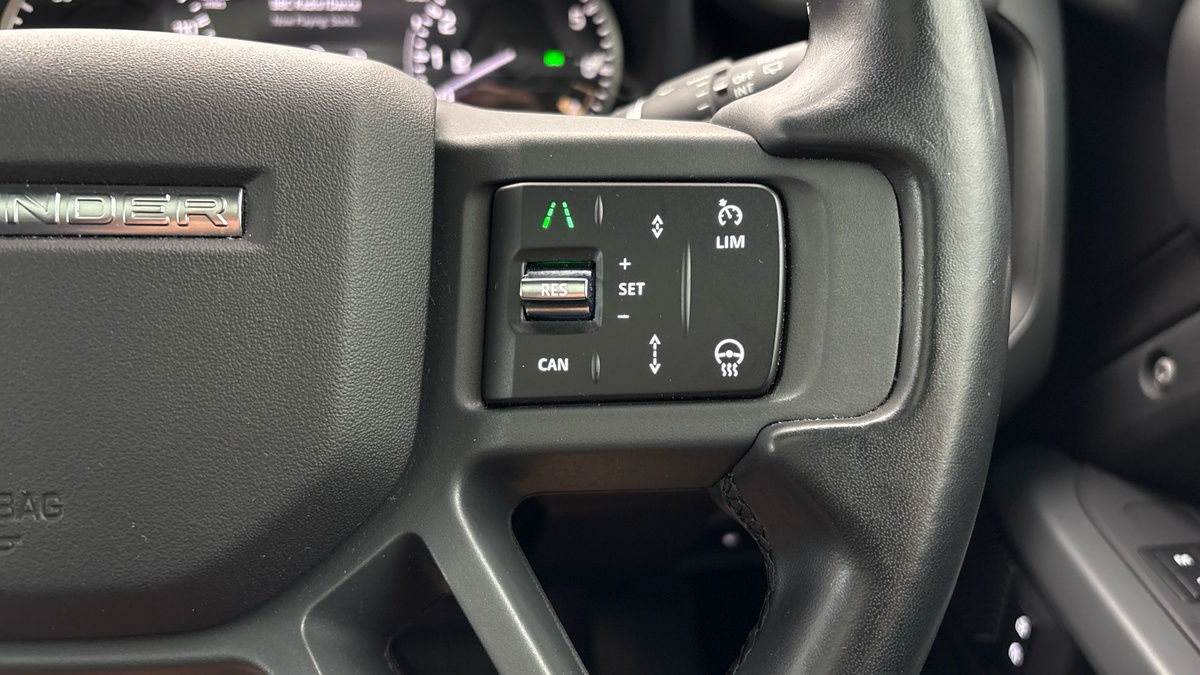 Land Rover Defender 110 Image 14