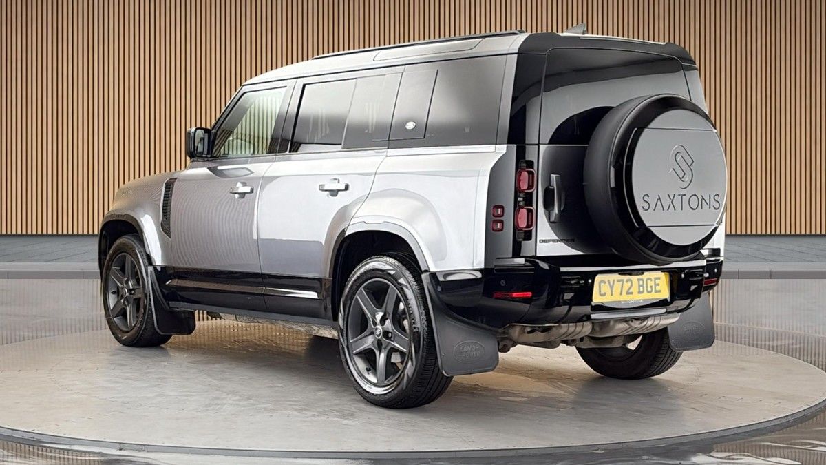 Land Rover Defender 110 Image 2