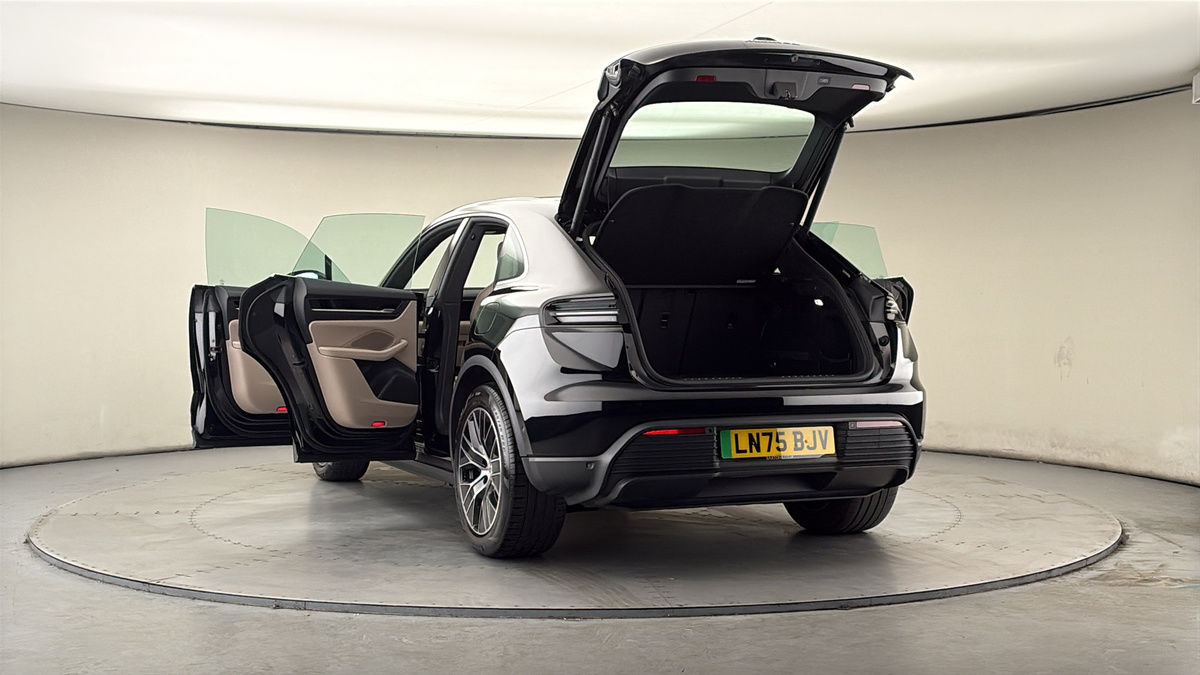 More views of Porsche Macan