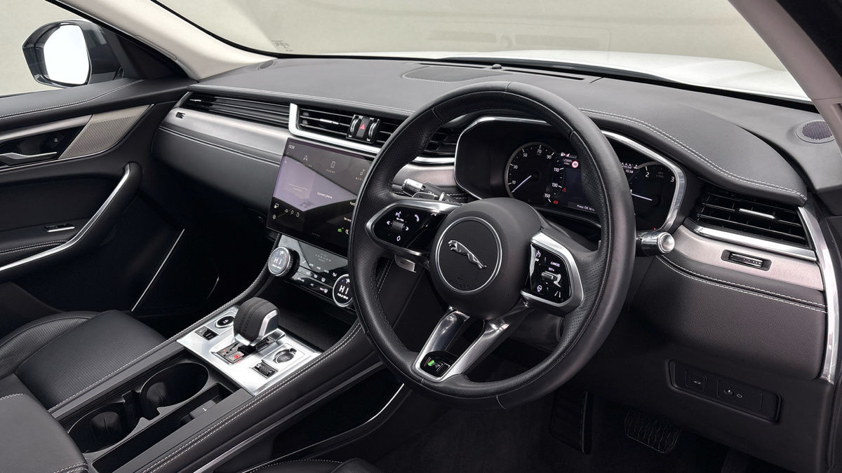 Jaguar F-PACE Image 5
