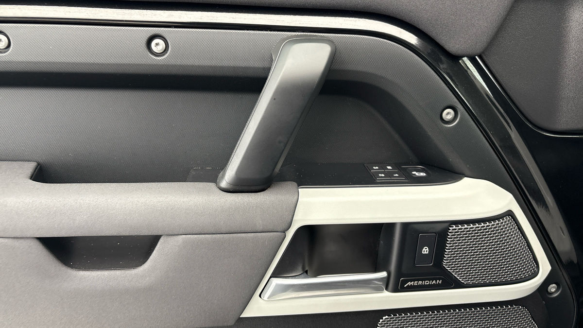 Land Rover Defender 90 Image 19