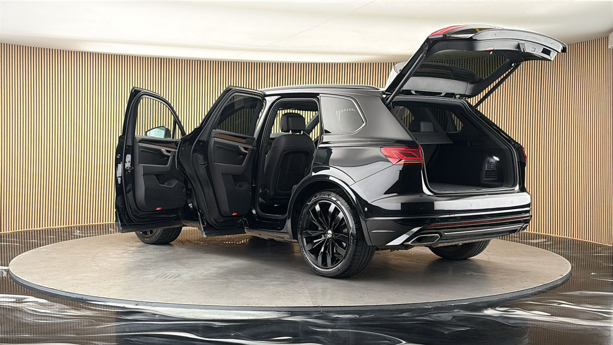 More views of Volkswagen Touareg