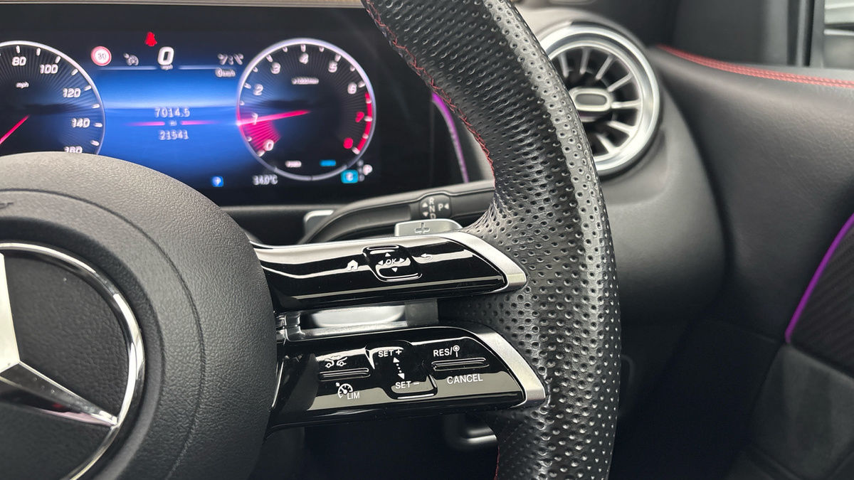 Mercedes-Benz GLB Image 14