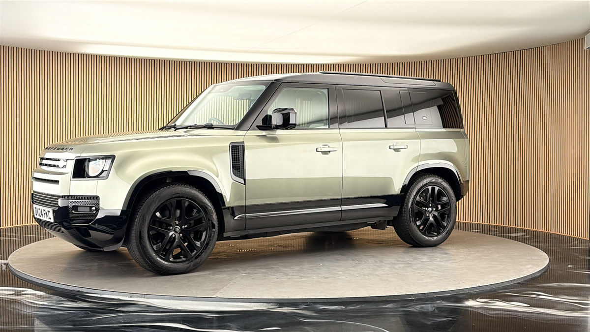 More views of Land Rover Defender 110