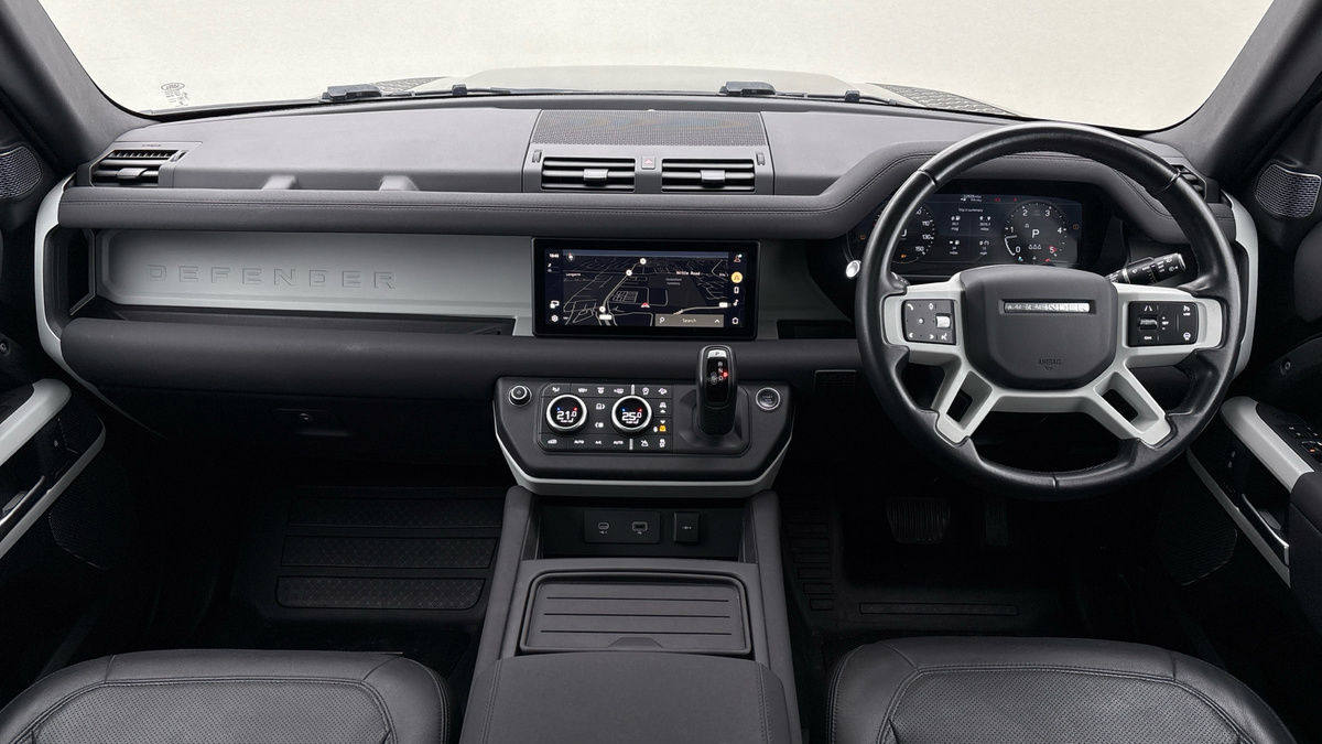 Land Rover Defender 110 Image 12