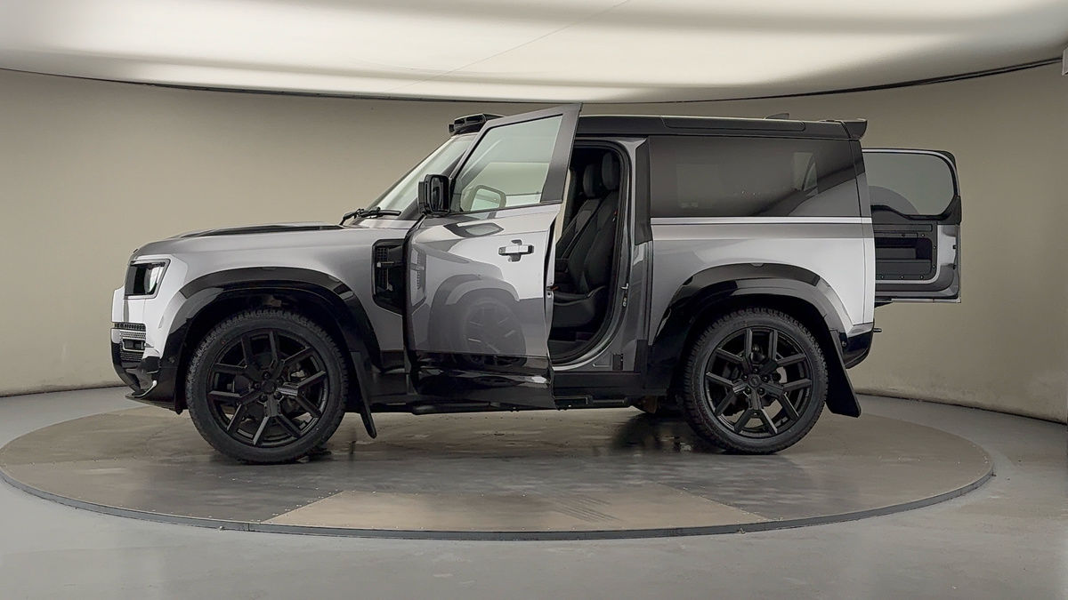 More views of Land Rover Defender 90