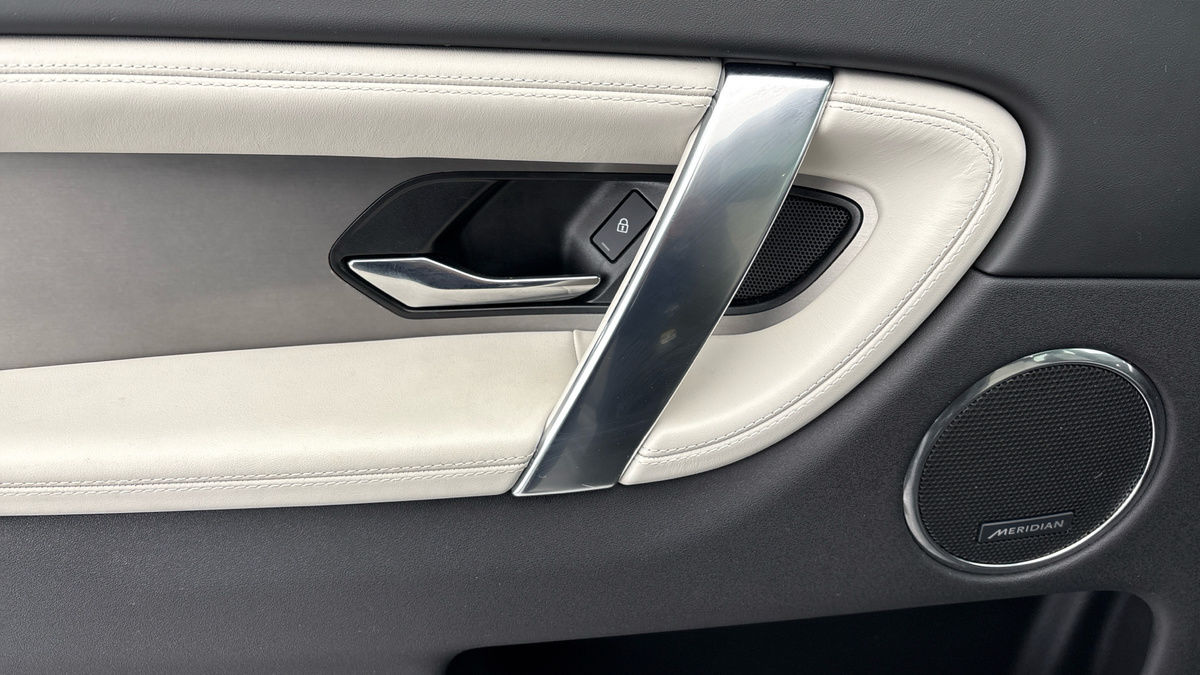 Land Rover Discovery Sport Image 19