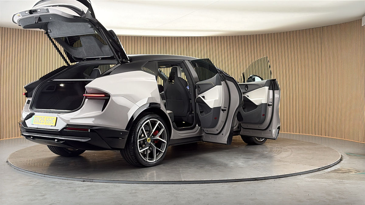 More views of Lotus Eletre