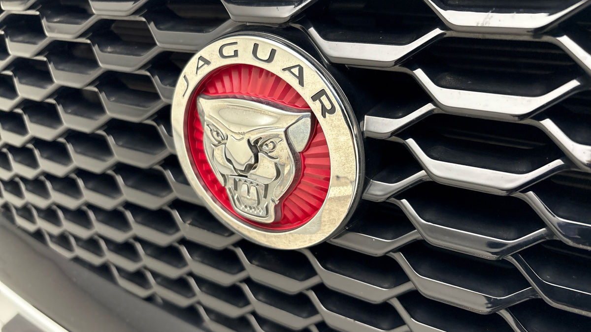 Jaguar E-PACE Image 24