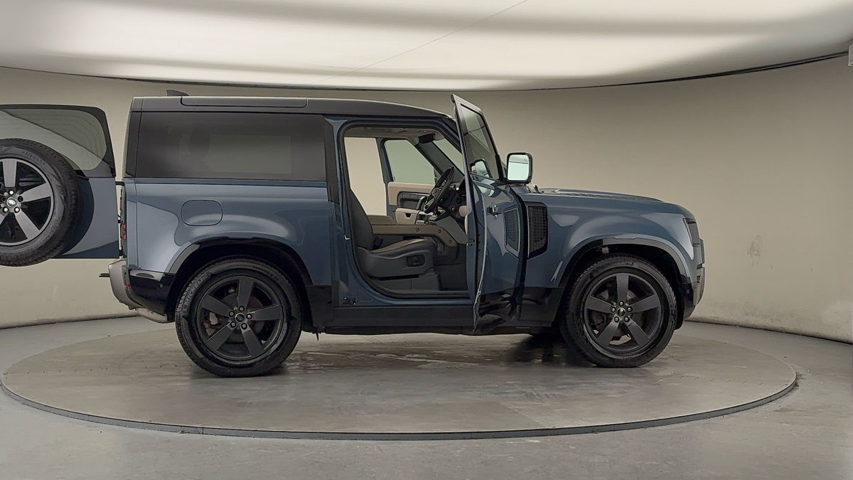 More views of Land Rover Defender 90