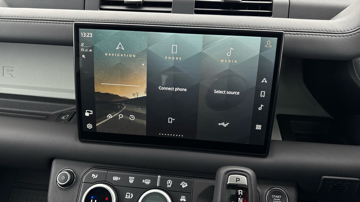 Land Rover Defender 110 Urban Image 17