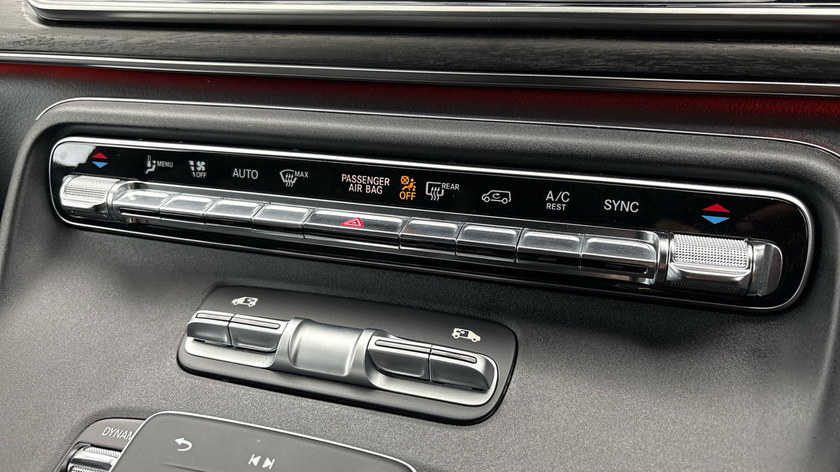 Mercedes-Benz V Class Image 26