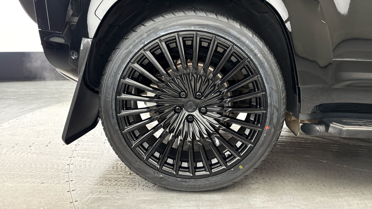 Land Rover Defender 110 Urban Image 10