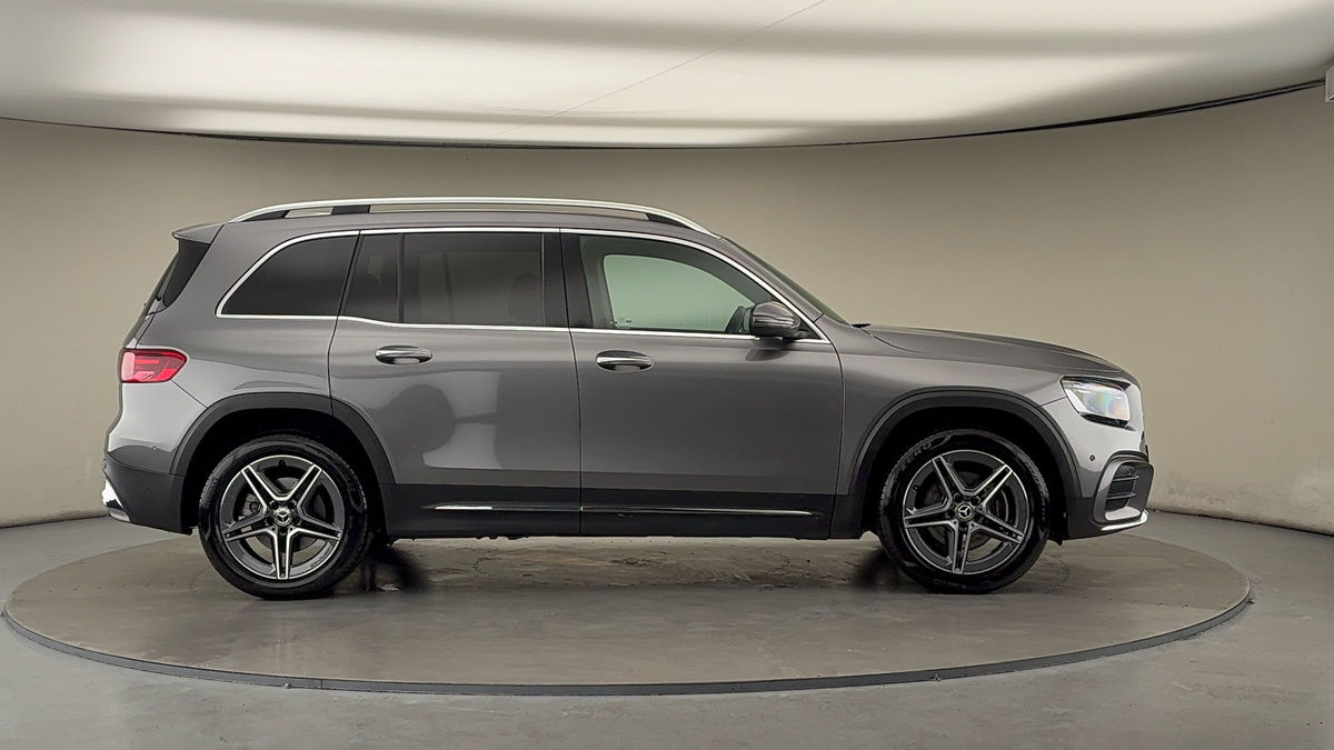 Mercedes-Benz GLB Image 16