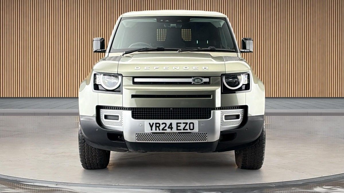Land Rover Defender 110 Image 3