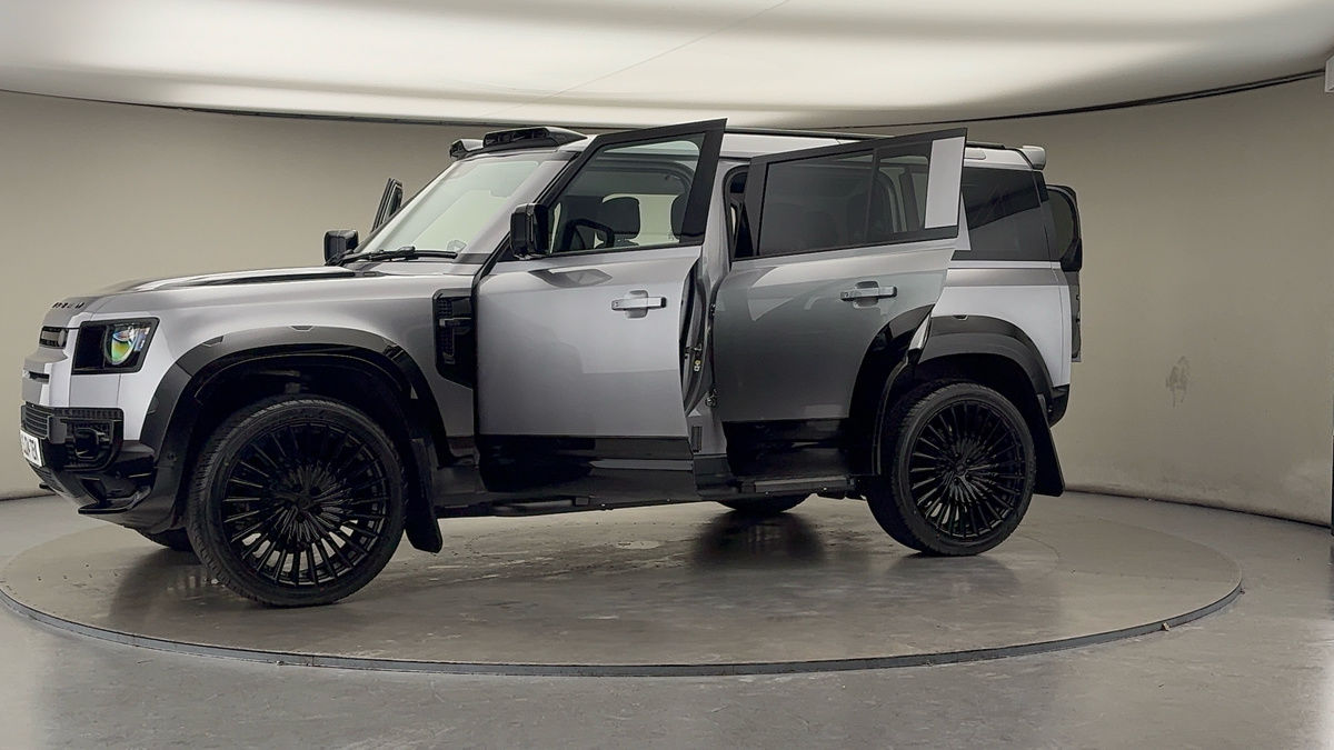 More views of Land Rover Defender 110