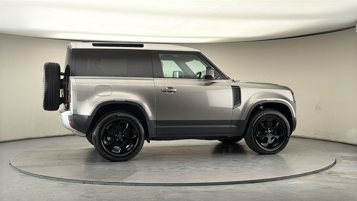 More views of Land Rover Defender 90