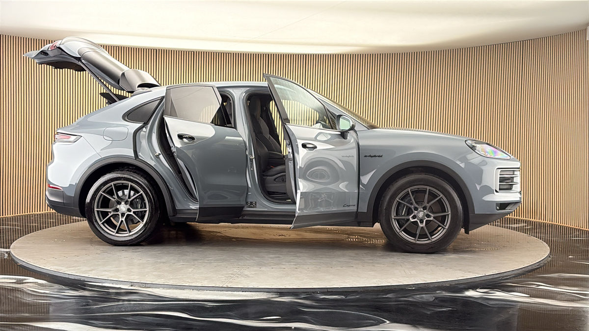 More views of Porsche Cayenne
