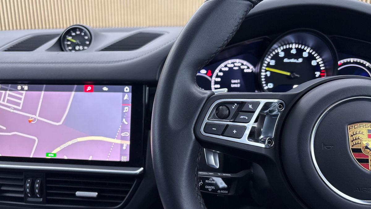 Porsche Cayenne Image 13