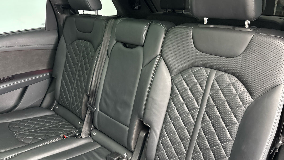 Audi Q7 Image 8