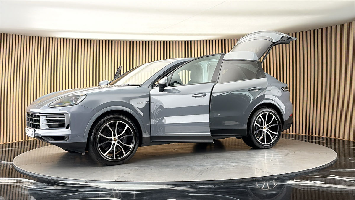 More views of Porsche Cayenne