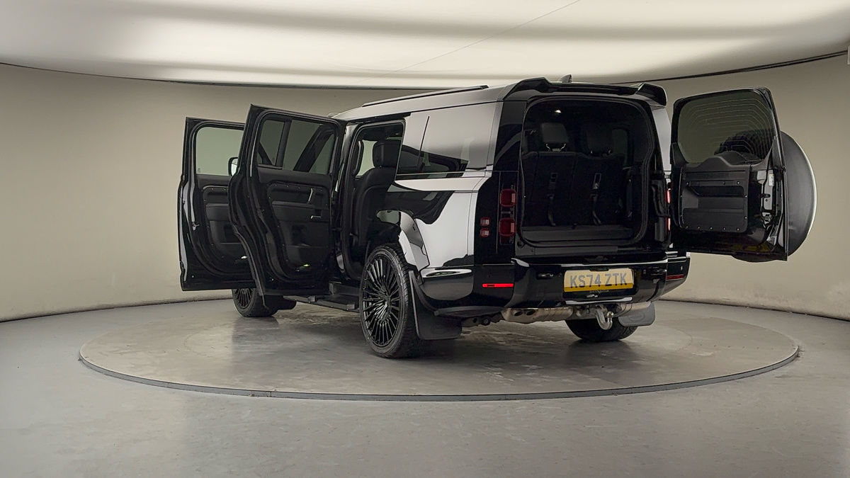 Land Rover Defender 130 Urban Image 23