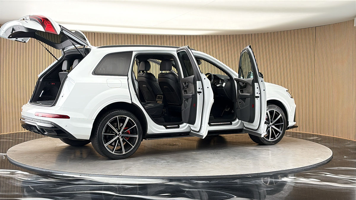 More views of Audi Q7