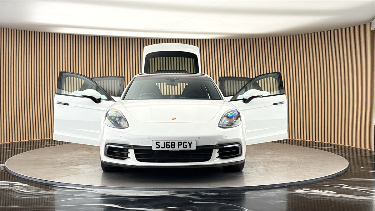 More views of Porsche Panamera