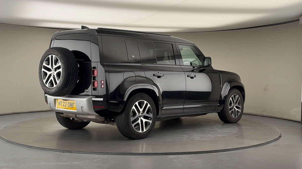 Land Rover Defender 110 Image 21