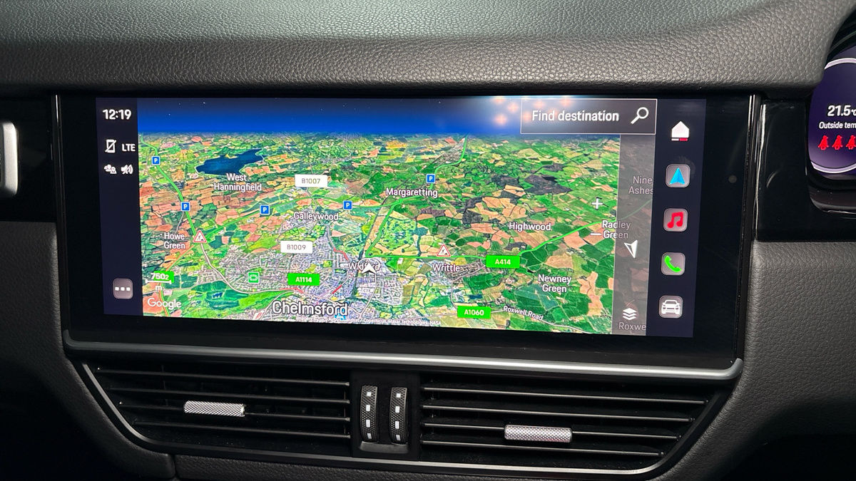 Porsche Cayenne Image 17